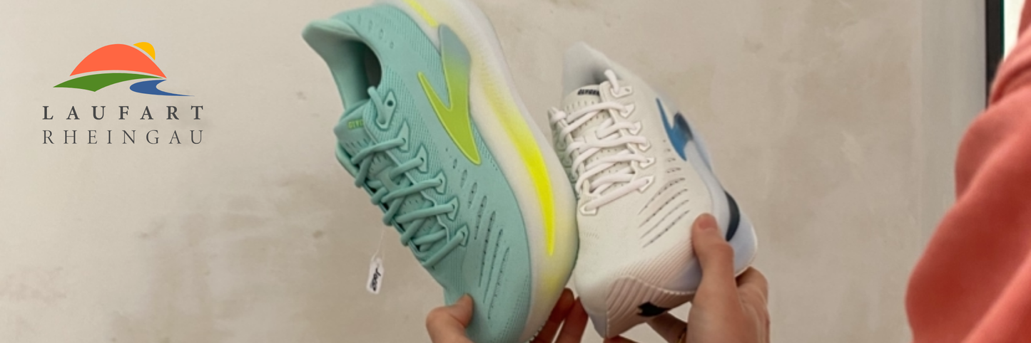 Brooks_Glycerin_Max_2_Damen und Herren in der Hand