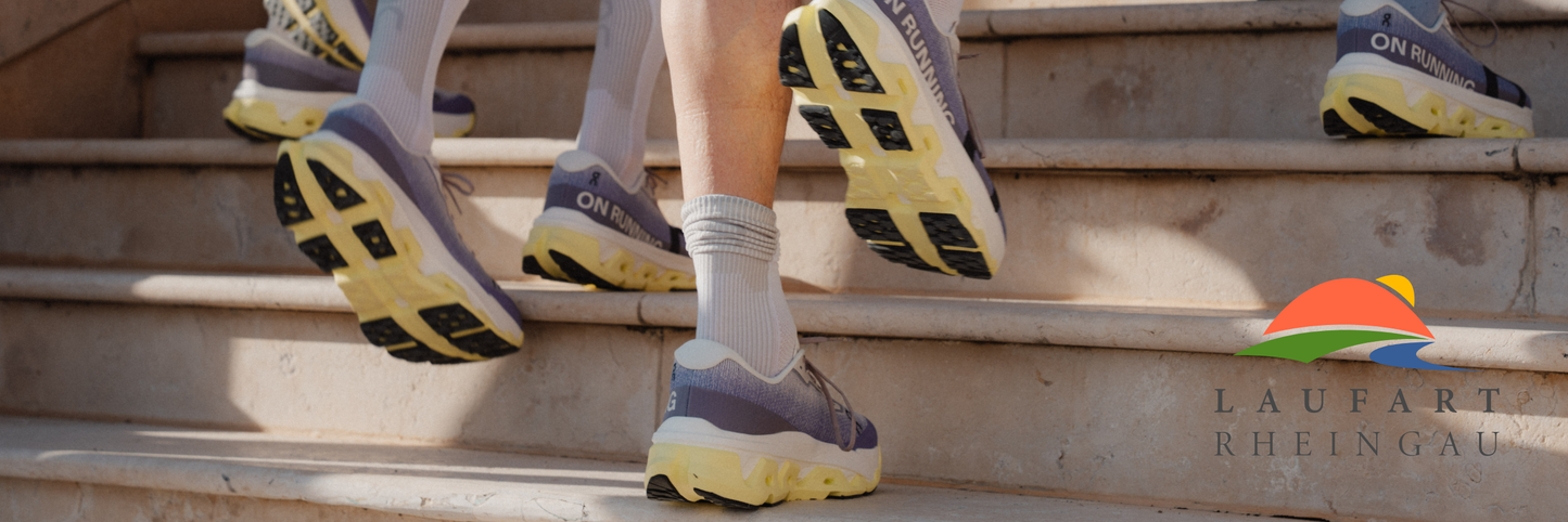 moderne Laufschuhe von On laufen eine Treppe hoch