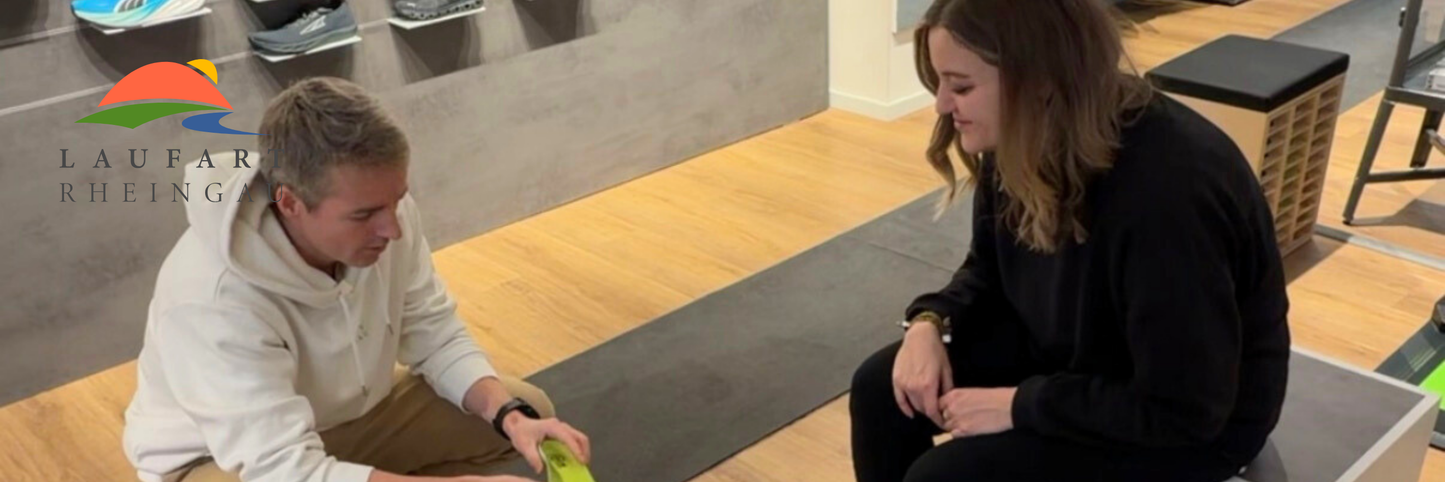 Laufschuhberatung Mann und Frau im Laufladen