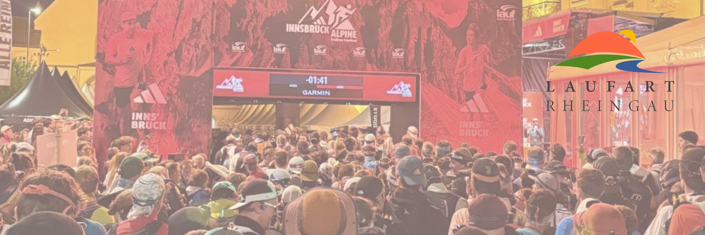 Trailfestival Community Banner mit vielen Läufern beim Start, Logo Laufart Rheingau rechts